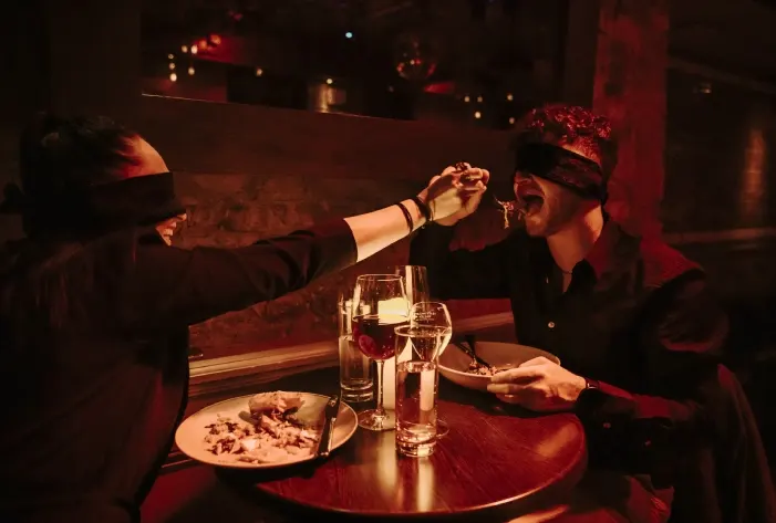 Eating blindfolded in a restaurant - Dining in the Dark Sao Paulo